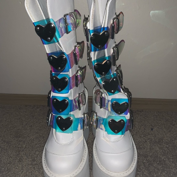 Platforms - Picture 2 of 2